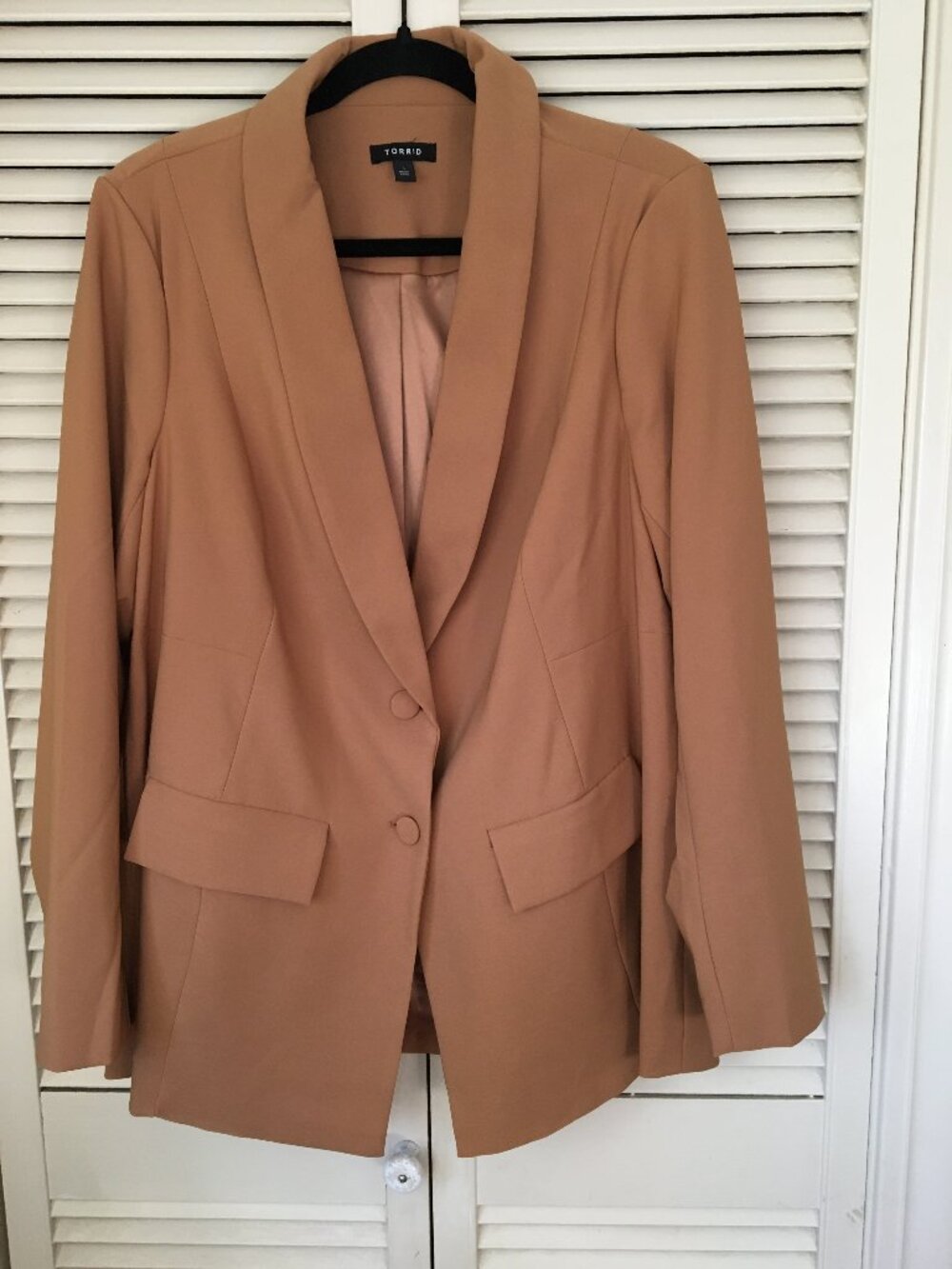 Torrid Size 1 (14-16) Tan Fully Lined Blazer w Covered Button Closure Pockets